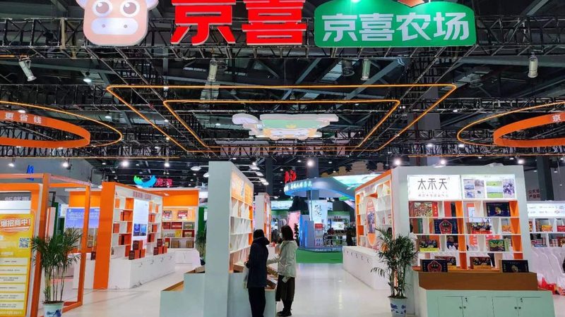 在报价单中，详细列出每个设计项目的费用。以下是一些常见的费用构成：